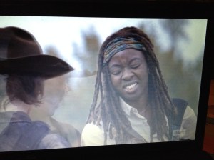 Michonne lets Carl win. #bettermotherthanlori